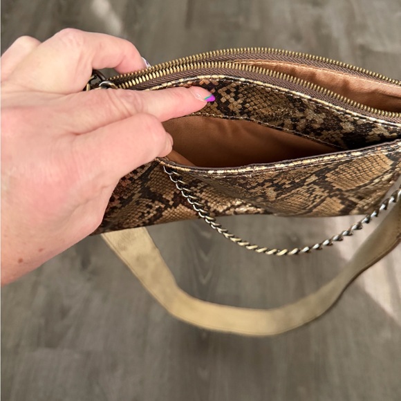 Hobo Darcy Crossbody Bag - Picture 10 of 10